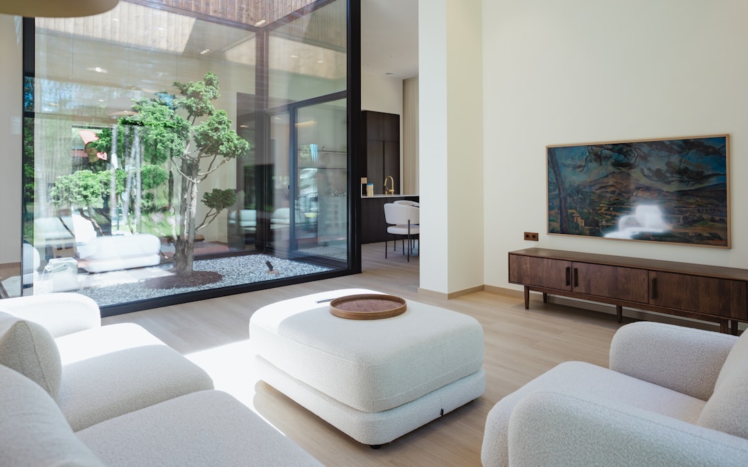 Woontrends 2026: natuurlijke materialen en warme aardetinten